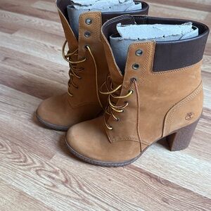Heeled Timberland boot